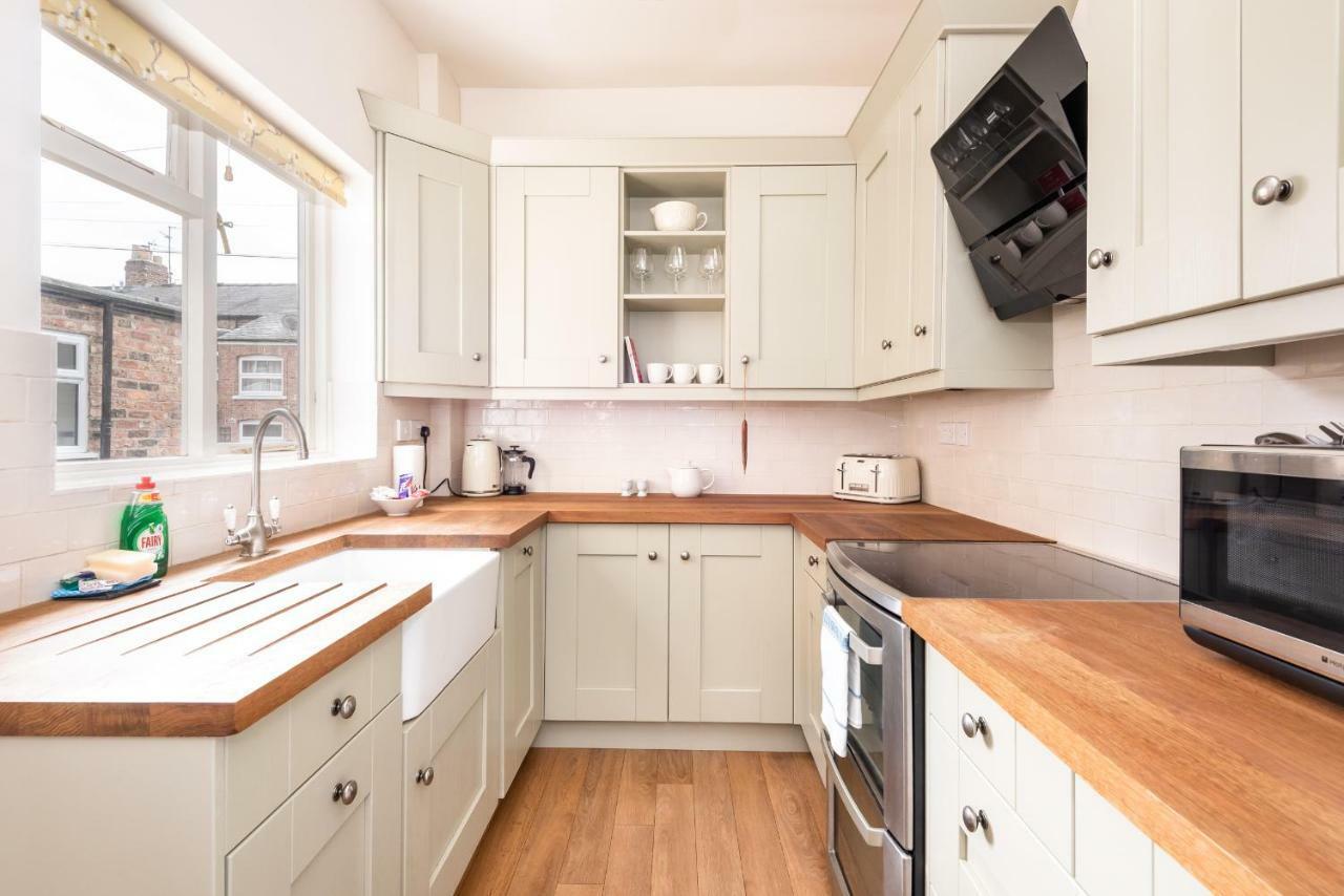 Apartamento Charming Base For 5 Near Bishy Rd Pass The Keys York Exterior foto