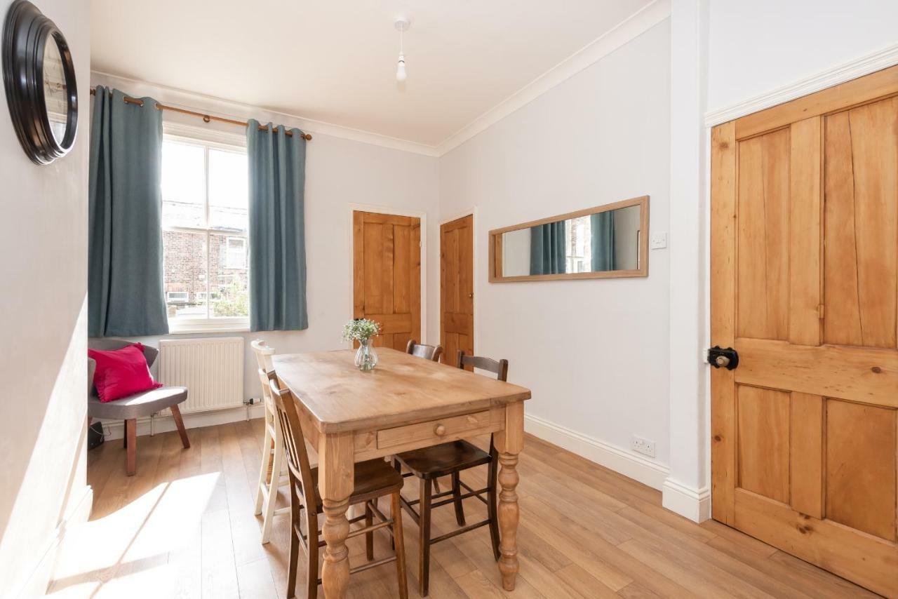 Apartamento Charming Base For 5 Near Bishy Rd Pass The Keys York Exterior foto