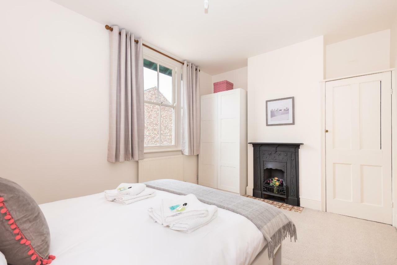 Apartamento Charming Base For 5 Near Bishy Rd Pass The Keys York Exterior foto